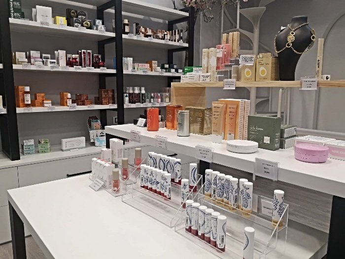 Mesa con productos destacados