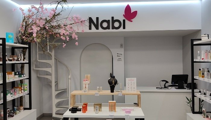 Interior de la tienda Nabi Cosmética Coreana en Vigo